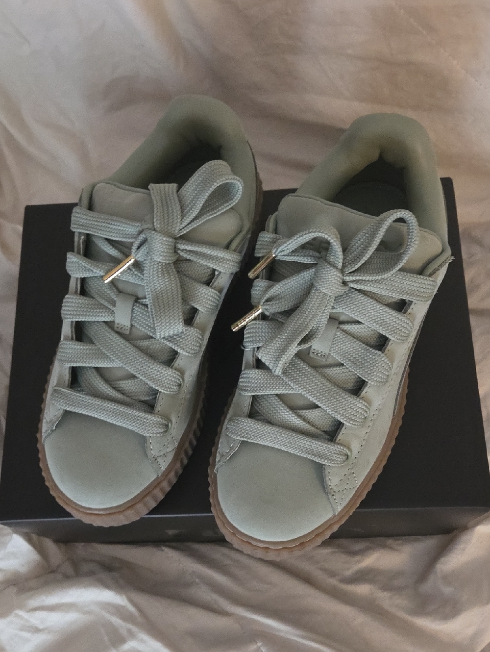 Women’s Low-Top Sneakers in Sage Green